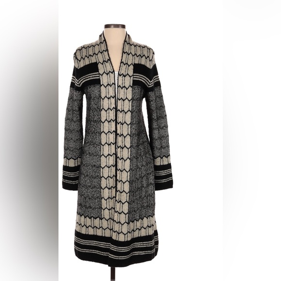 BCBGMAXAZRIA Cardigan 💄💋 - Picture 2 of 10